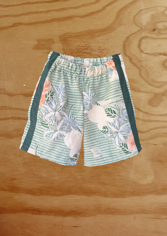 Tropical stripe print short Size / Age: 6