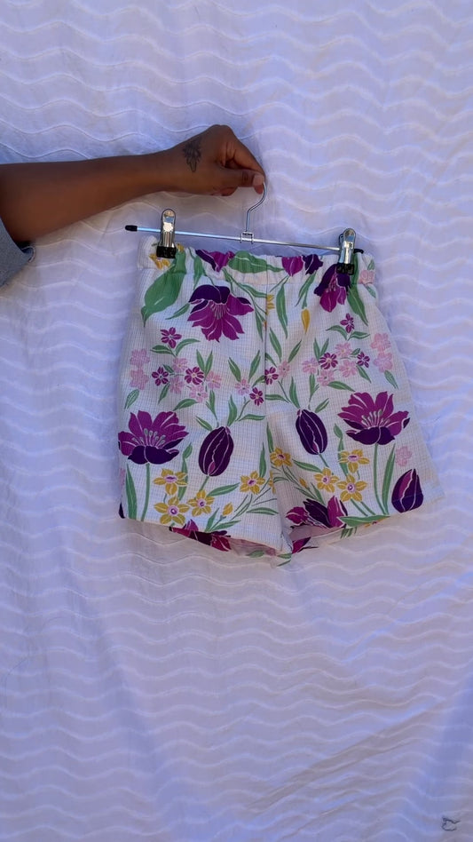 Vintage purple floral print short  Size / Age: 9-10